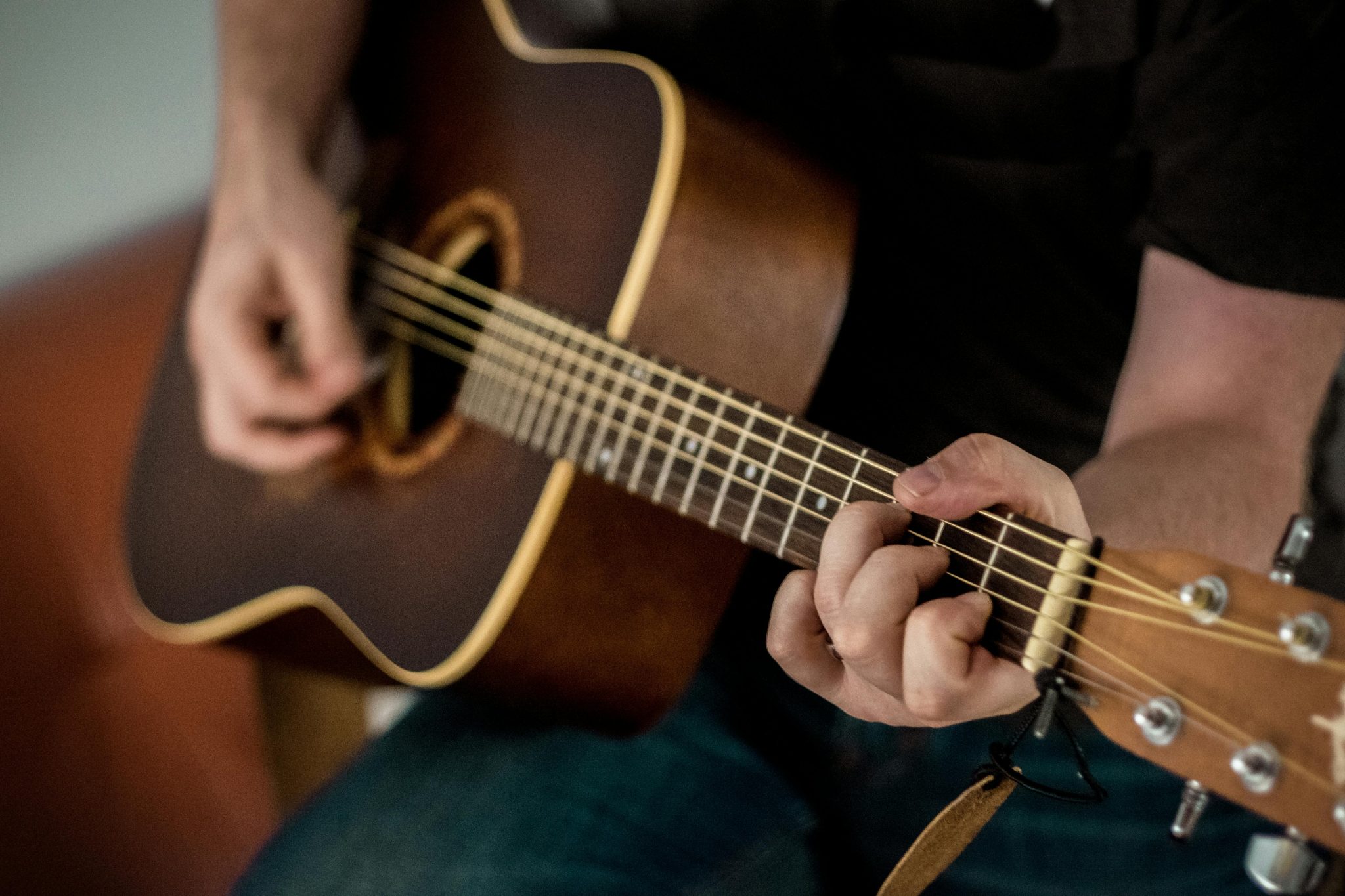 What Is A Guitar Riff? And How To Create One? - Explained